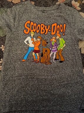 Scooby-Doo! Graphic Gray Tee with Colorful Cast